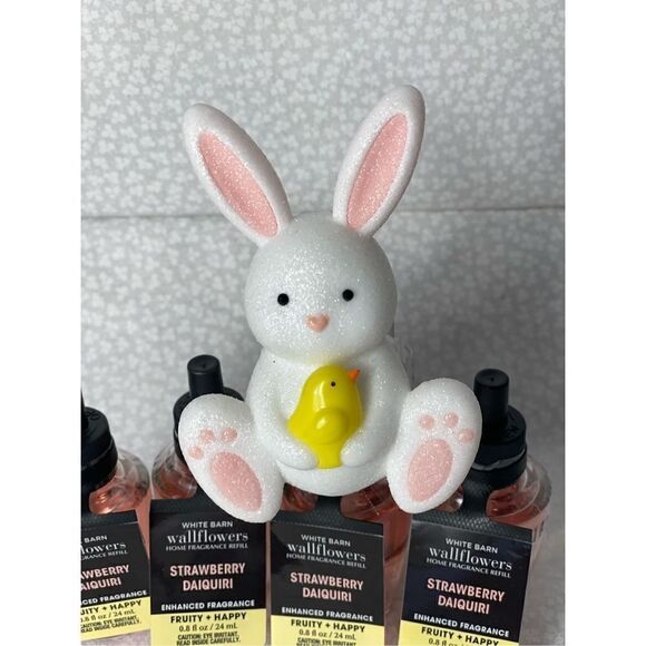 Bath and Body Works BUNNY Wallflower and 4 STRAWBERRY DAIQUIRI Refills - Picture 3 of 10